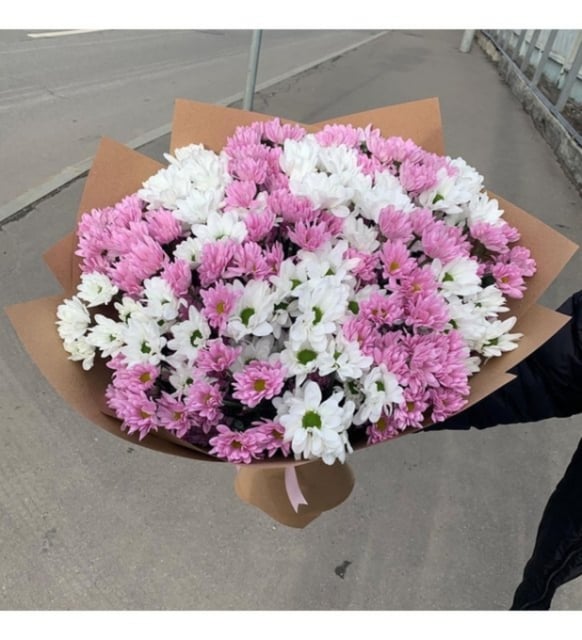 Bukette Pembe Beyaz Papatyalar